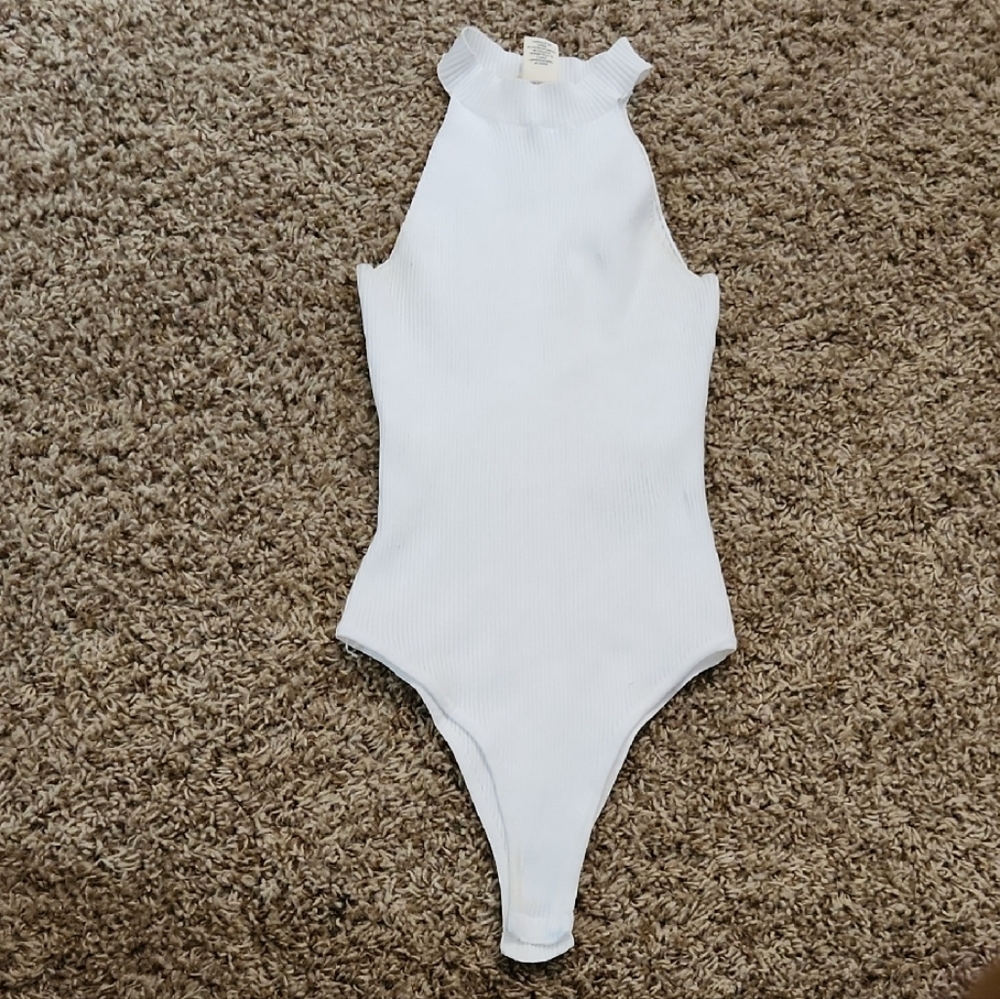 Elegant White Ribbed Sleeveless Bodysuit